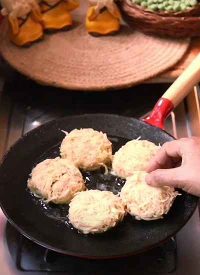Suncasa cast iron tawa with cooking