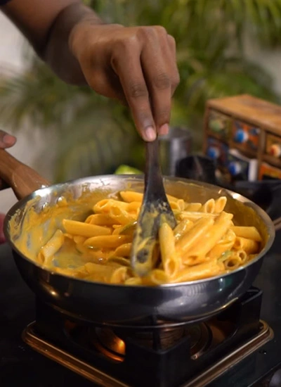 Suncasa frying pan with cooking